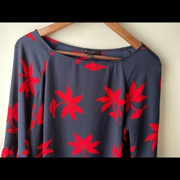 BANANA Republic boat neck bell sleeve floral navy and red blouse small - Picture 3 of 8